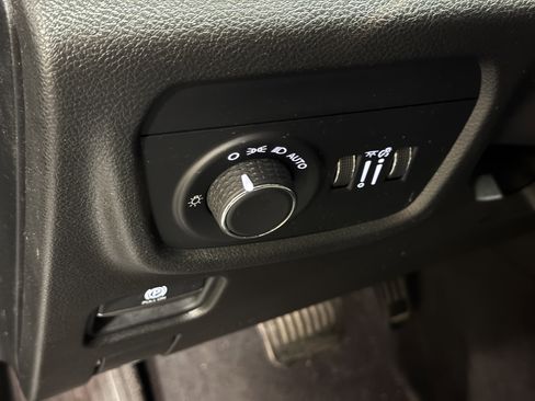 Used 2021 Jeep Grand Cherokee L Laredo image 24