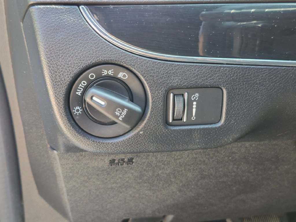 Used 2018 Dodge Grand Caravan SE FWD image 18