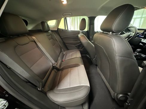 Certified 2025 Chevrolet Trax LT w/ LT Convenience Package image 20