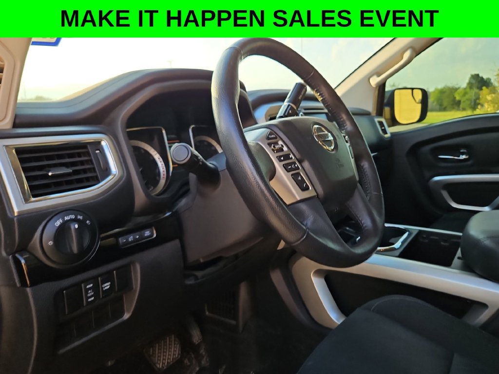 Used 2019 Nissan Titan SV w/ SV Convenience Package RWD image 18