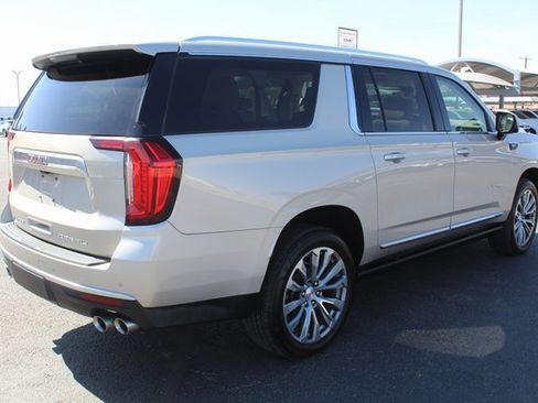 Used 2021 GMC Yukon XL Denali w/ Denali Premium Package image 3