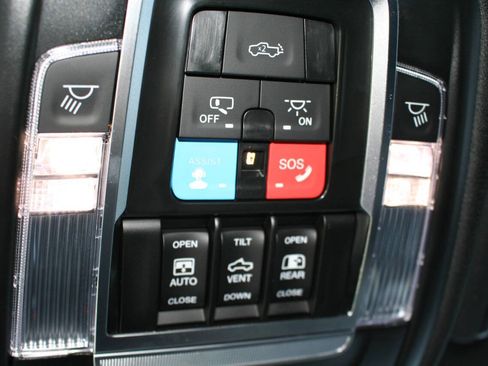 Used 2025 RAM 2500 Laramie AWD/4WD image 20