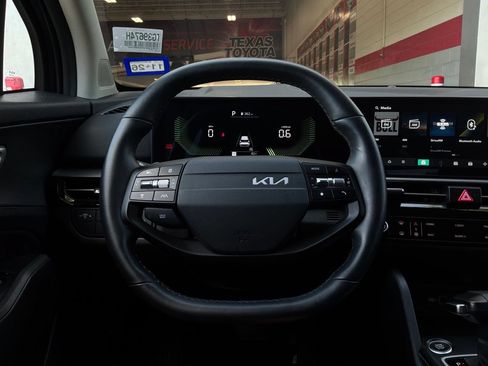 Used 2026 Kia Sportage LX FWD image 32
