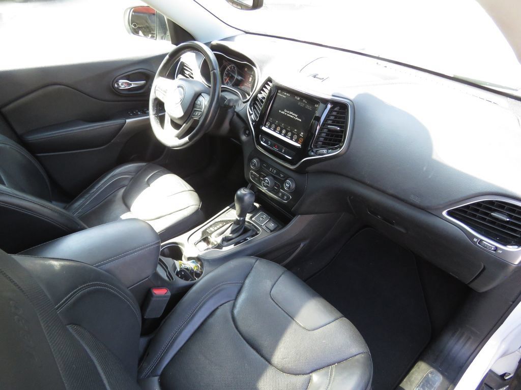 Used 2019 Jeep Cherokee Limited w/ Luxury Group AWD/4WD image 14