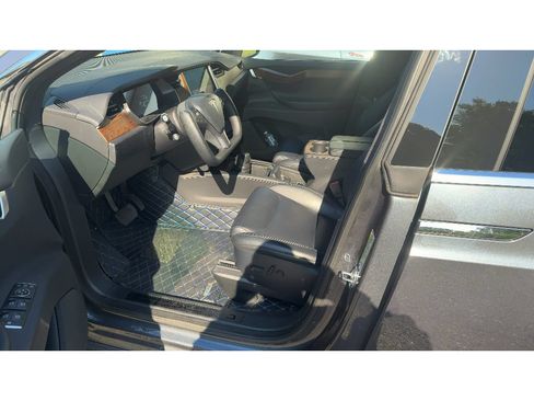 Used 2020 Tesla Model X Long Range AWD/4WD image 3