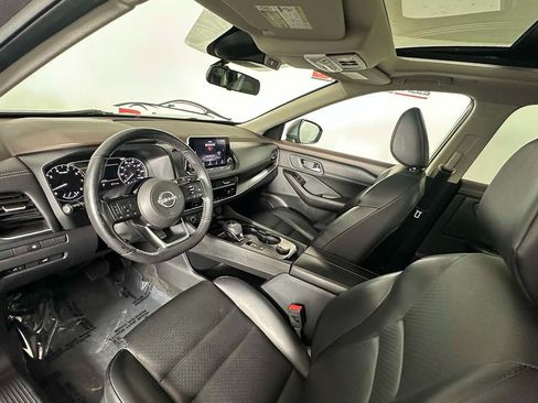 Used 2022 Nissan Rogue SV w/ SV Premium Package image 15