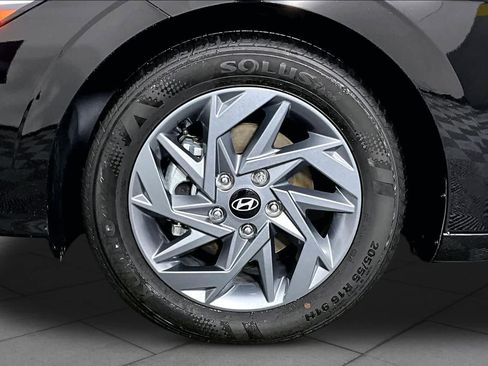 Used 2025 Hyundai Elantra Hybrid FWD image 11