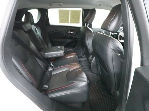 Used 2022 Jeep Cherokee Trailhawk AWD/4WD image 27