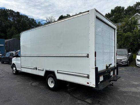 Used 2017 GMC Savana 3500 Extended RWD image 3
