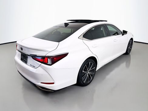 Certified 2022 Lexus ES 350 w/ Premium Package image 7
