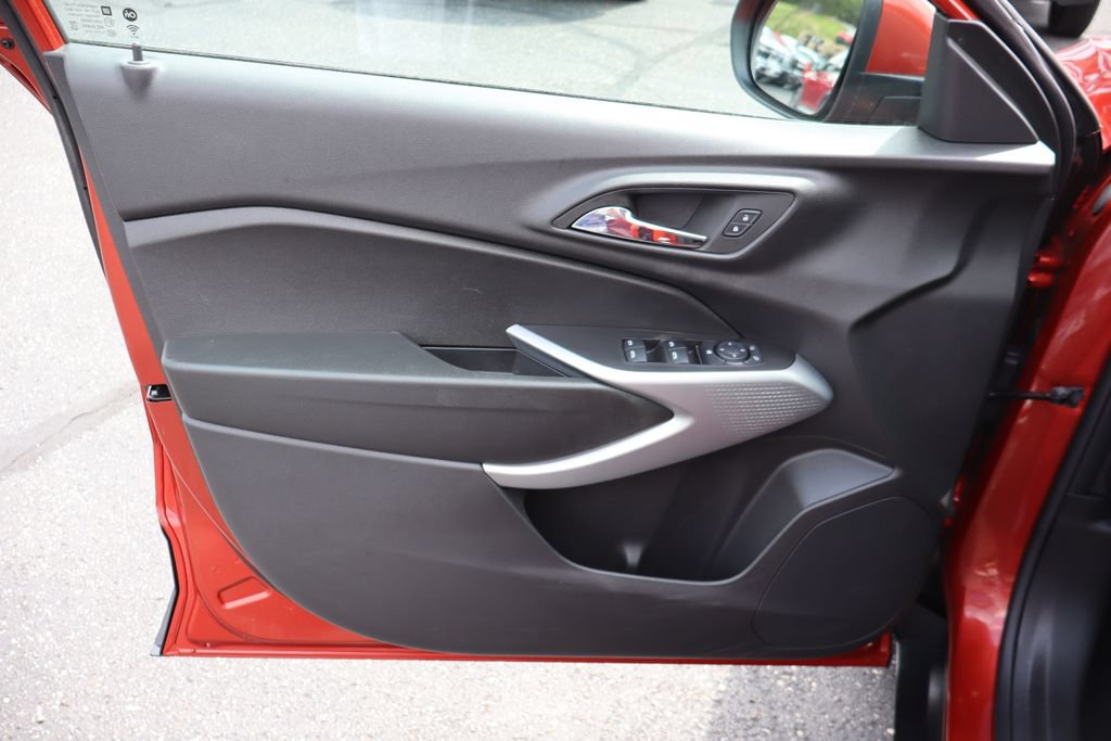 Used 2024 Chevrolet Trax LS w/ LS Convenience Package FWD image 22