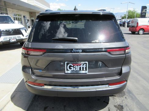 Used 2022 Jeep Grand Cherokee Limited 4xe w/ Luxury Tech Group II AWD/4WD image 9