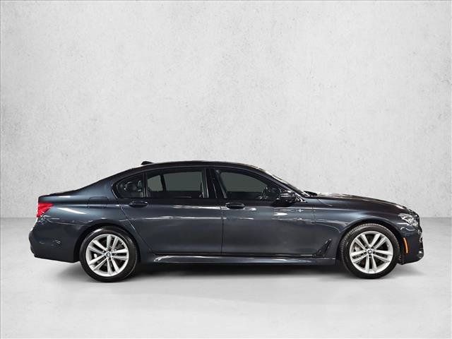 Used 2017 BMW ALPINA B7 xDrive AWD/4WD image 4
