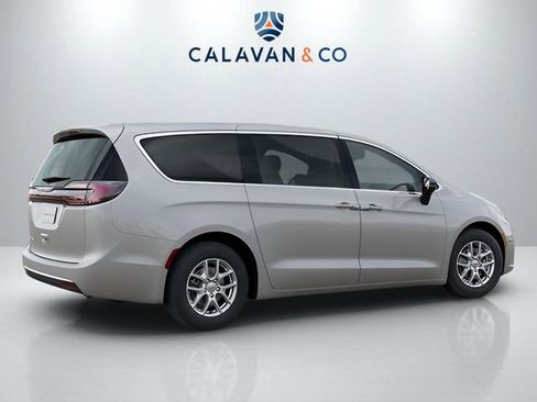 New 2026 Chrysler Pacifica Select FWD image 4