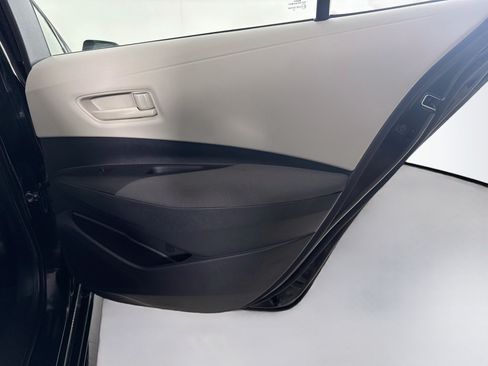 Used 2025 Toyota Corolla LE FWD image 28