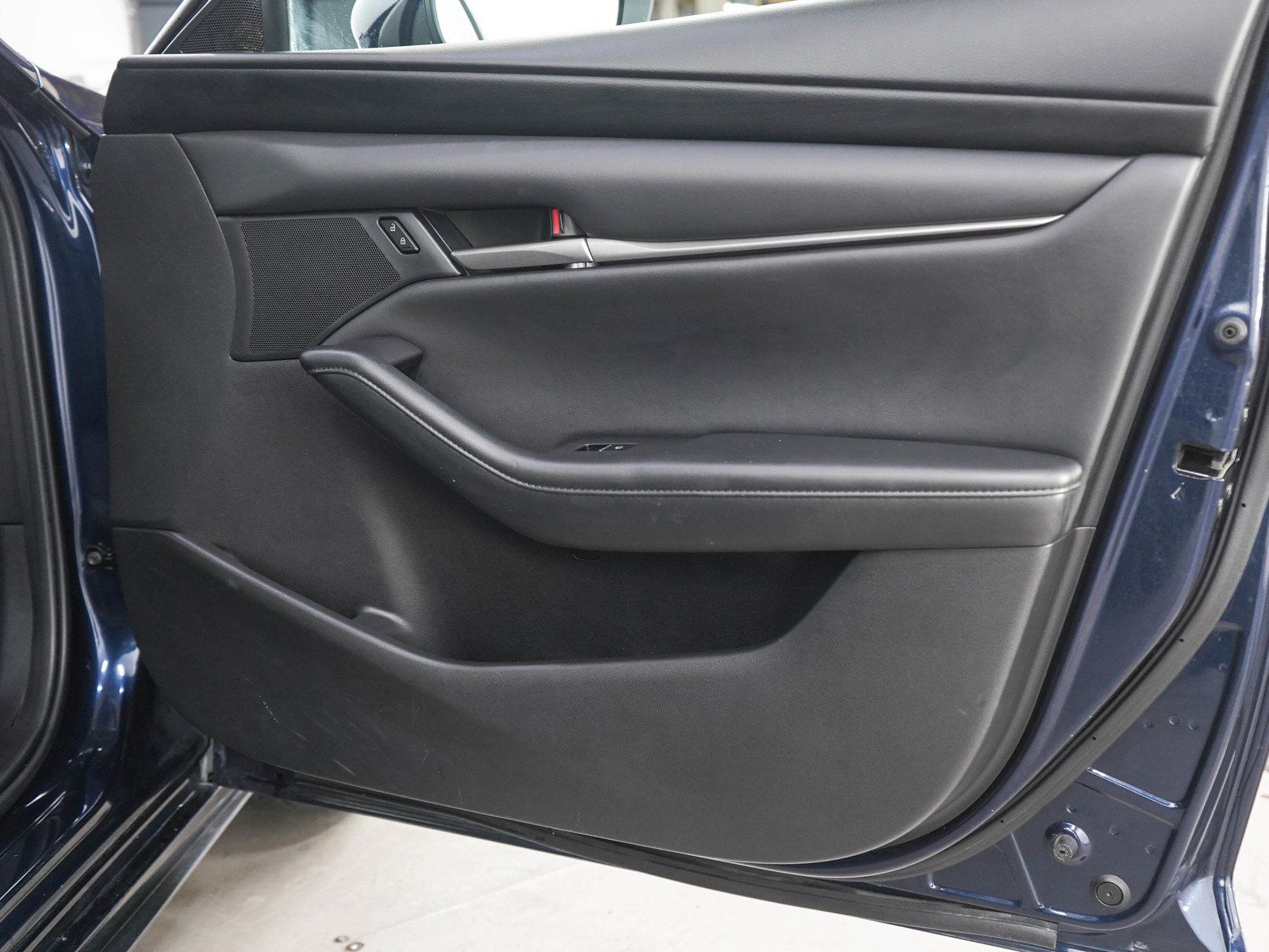 Used 2020 MAZDA MAZDA3 AWD Sedan w/ Select Package image 9