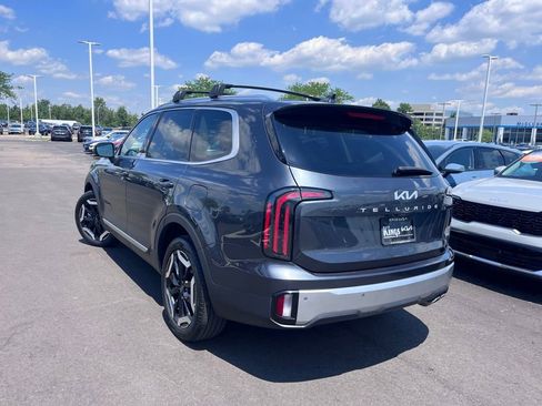 Used 2024 Kia Telluride EX w/ EX Captain's Chair Package AWD/4WD image 5