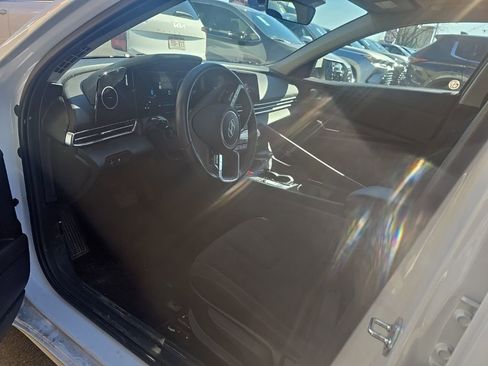 Used 2025 Hyundai Elantra SEL image 6