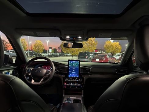 Used 2022 Ford Explorer Limited w/ Limited Technology Package image 23