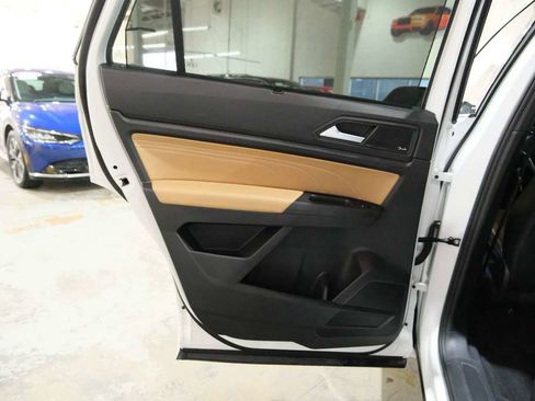 Used 2022 Volkswagen Atlas Cross Sport SEL Premium R-Line image 23