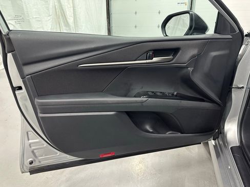 Used 2025 Toyota Camry LE image 8