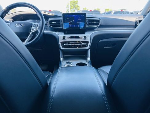 Used 2022 Ford Explorer XLT w/ Equipment Group 202A AWD/4WD image 28