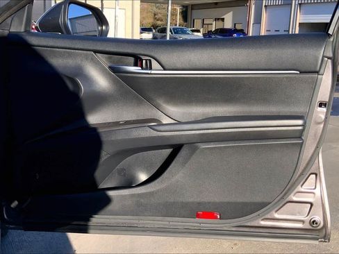 Used 2022 Toyota Camry SE image 21