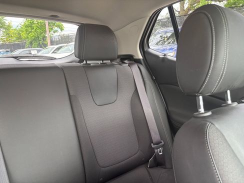 Used 2025 Buick Encore GX Preferred AWD/4WD image 32