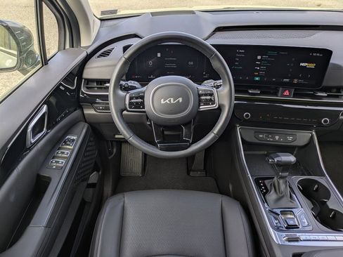 Used 2025 Kia Carnival SX Prestige image 16