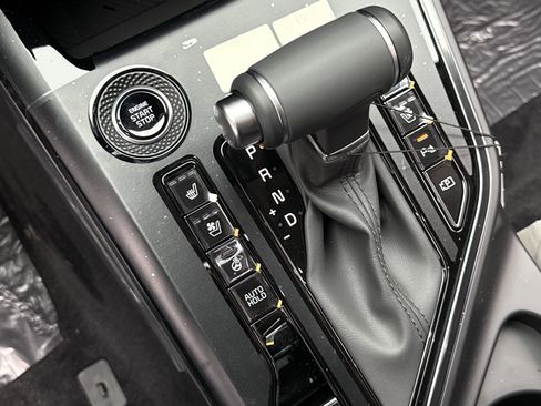 New 2025 Kia Niro SX Touring image 8