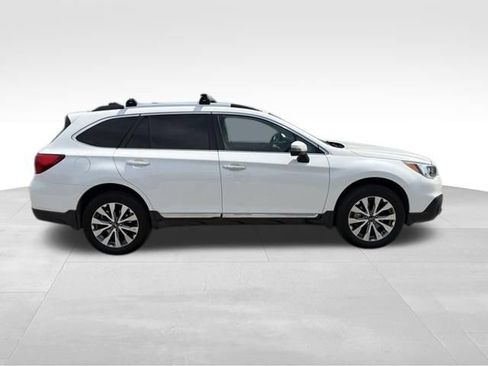 Used 2017 Subaru Outback 3.6R Touring w/ Popular Package #5A AWD/4WD image 2