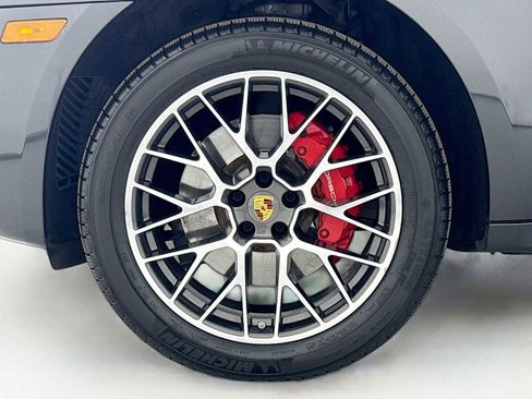 Used 2018 Porsche Macan Turbo image 33