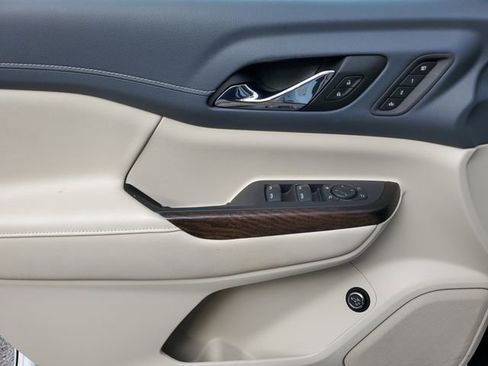 Used 2021 GMC Acadia Denali w/ Denali Technology Package image 16