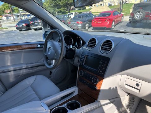 Used 2007 Mercedes-Benz ML 350 4MATIC w/ P1 Pkg image 10