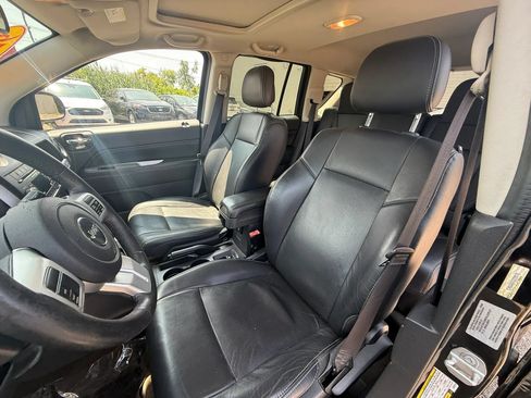 Used 2016 Jeep Compass High Altitude AWD/4WD image 15
