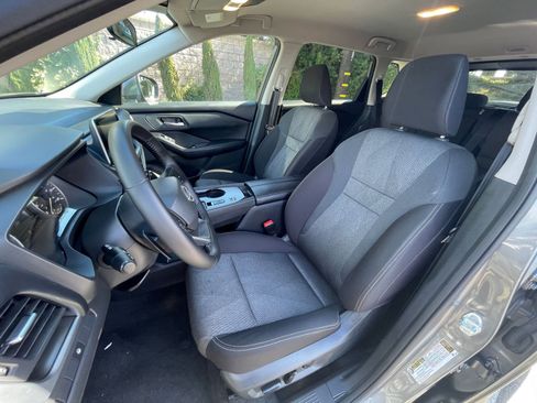 Used 2025 Nissan Rogue SV image 38