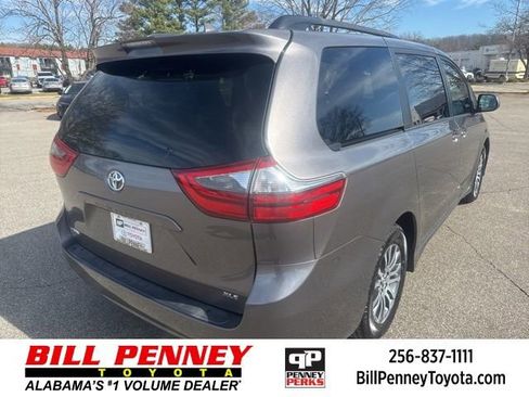 Used 2020 Toyota Sienna XLE image 5