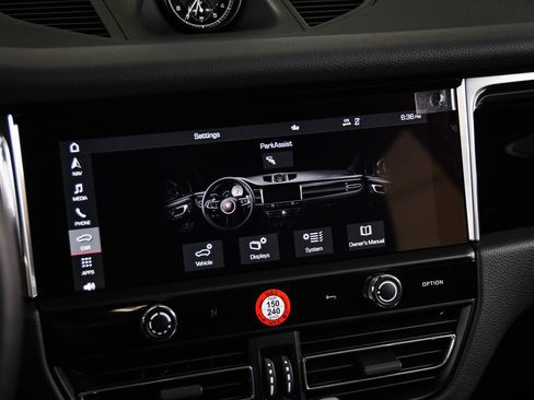 Certified 2026 Porsche Macan AWD/4WD image 17