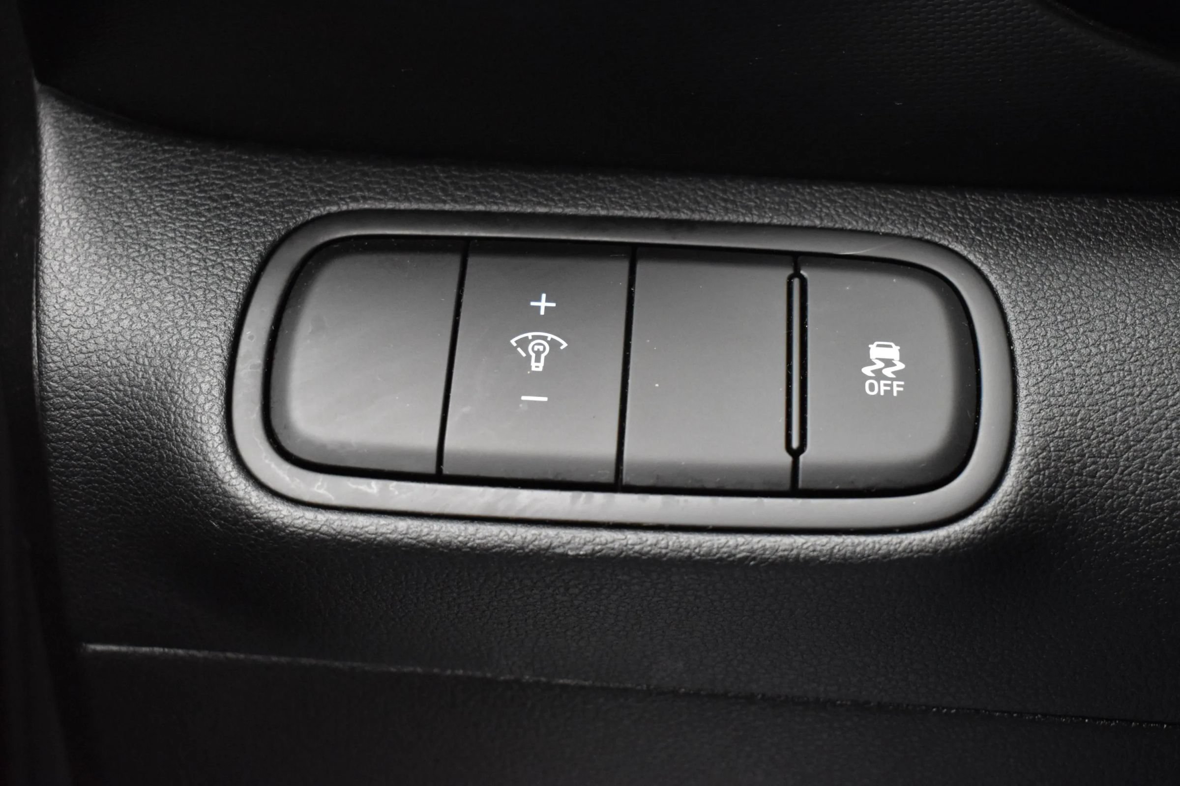 Used 2025 Hyundai Venue Limited FWD image 22