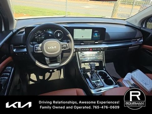 Used 2023 Kia Carnival SX Prestige image 4