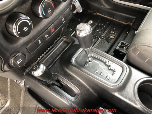 Used 2012 Jeep Wrangler Rubicon w/ Connectivity Group AWD/4WD image 14