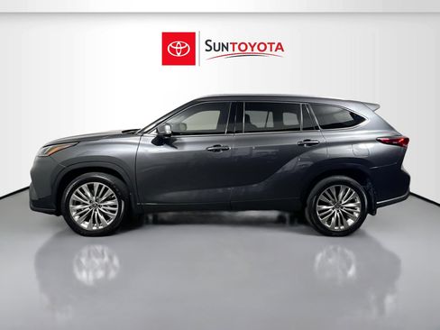 Used 2023 Toyota Highlander Platinum FWD image 7
