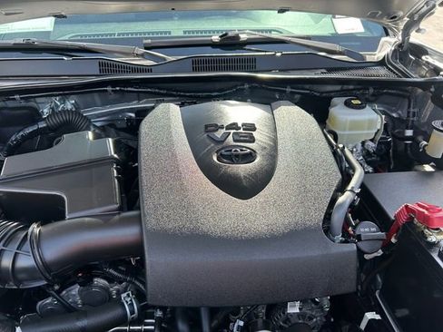 Certified 2022 Toyota Tacoma TRD Off-Road w/ Technology Package AWD/4WD image 19