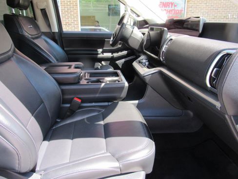 Used 2025 Ford Expedition Max Platinum AWD/4WD image 36