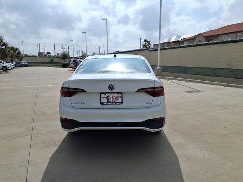 Used 2022 Volkswagen Jetta SE FWD image 4
