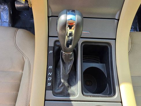 Used 2013 Ford Taurus SE FWD image 38