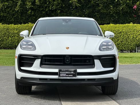 Certified 2025 Porsche Macan image 11