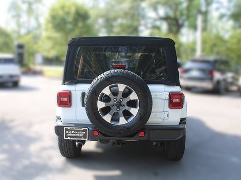 Used 2023 Jeep Wrangler Unlimited Sahara w/ LED Lighting Group AWD/4WD image 8