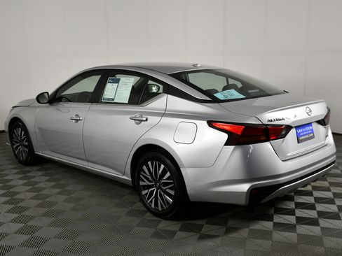 Used 2024 Nissan Altima 2.5 SV image 8