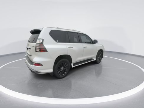 Used 2023 Lexus GX 460 Premium w/ Accessory Package image 8